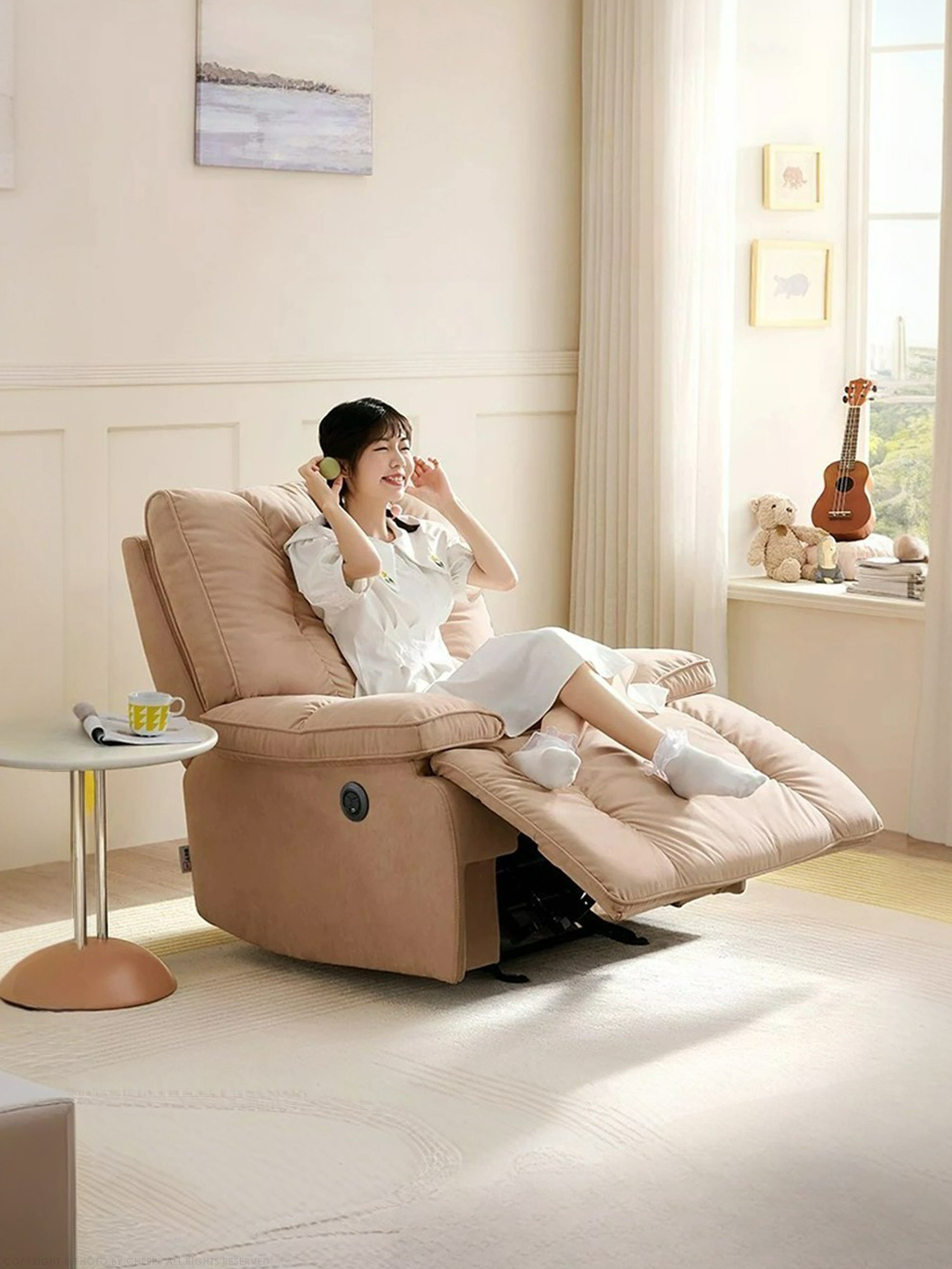 Vicky Lounge Chair